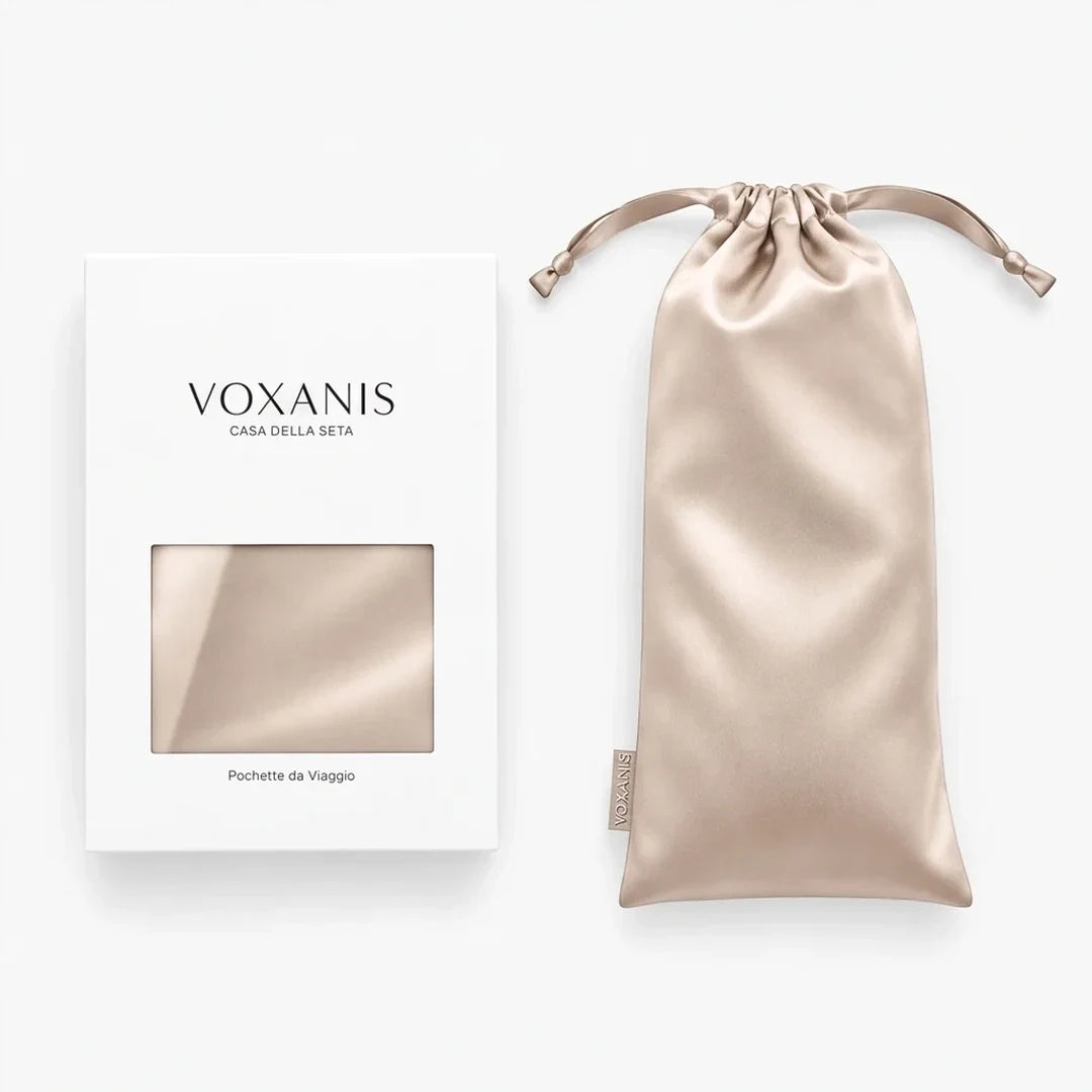 Pochette da viaggio in seta Voxanis, Perla di Champagne, con la sua confezione
